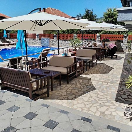 Villa Mimi Pestani Bagian luar foto